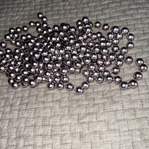 Set of 4 shiny pale metallic pink beaded garland. - Picture 2 of 6